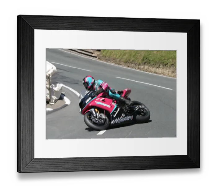 Framed Print : Ian Hutchinson (Kawasaki) 2006 TT Superbike Framed Print : Ian Hutchinson (Kawasaki) 2006 TT Superbike