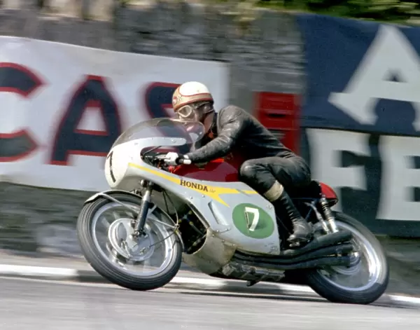 Mike the Bike leave Governors Bridge; 1967 Lightweight TT