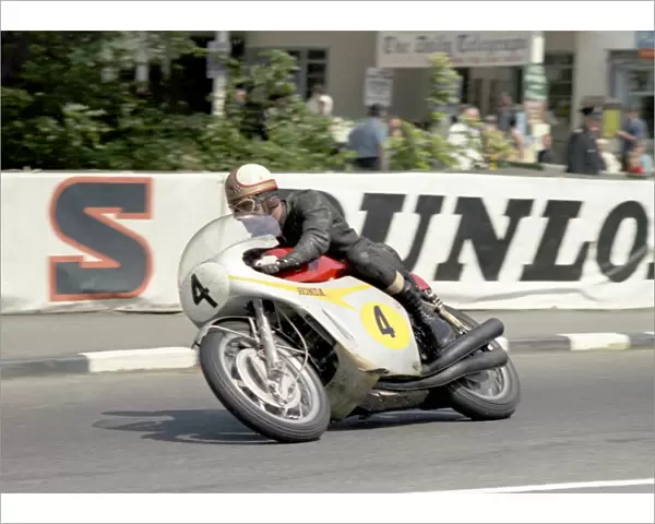 The Big Honda-4: Mike Hailwood in the 1967 Senior TT