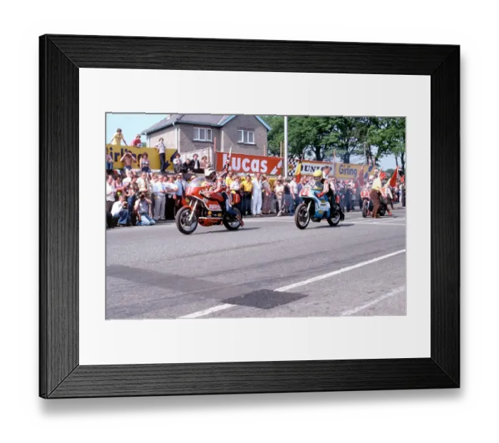 Framed Print : 1978 Formula One TT; Read and Dunlop leave the line Framed Print : 1978 Formula One TT; Read and Dunlop leave the line