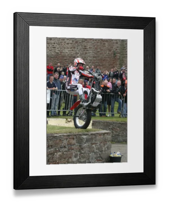 Framed Print : Whats missing? Steve Colley (Gas Gas) Framed Print : Whats missing? Steve Colley (Gas Gas)