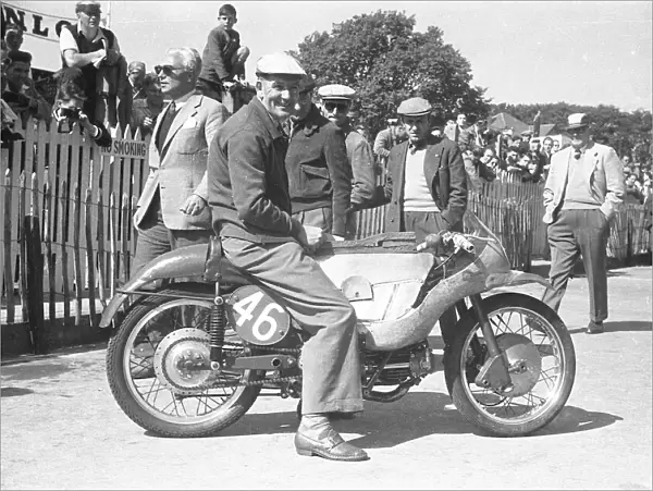 Fergus Anderson (Guzi) 1953 Junior TT weight-in