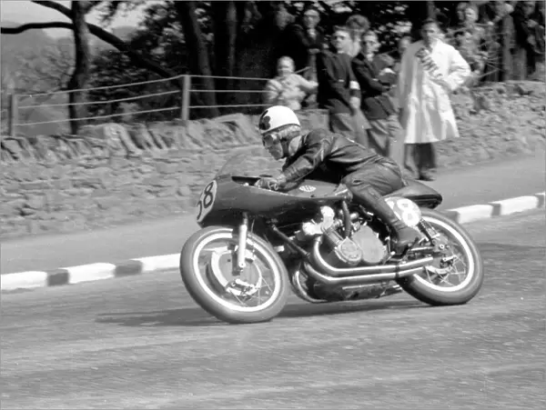 Reg Armstrong (Gilera) at Quarter Bridge: 1955 Senior TT