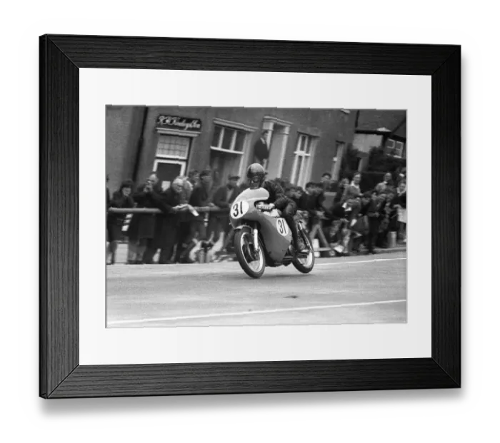 Framed Print : Peter Bettison (Norton) 1964 Senior TT Framed Print : Peter Bettison (Norton) 1964 Senior TT