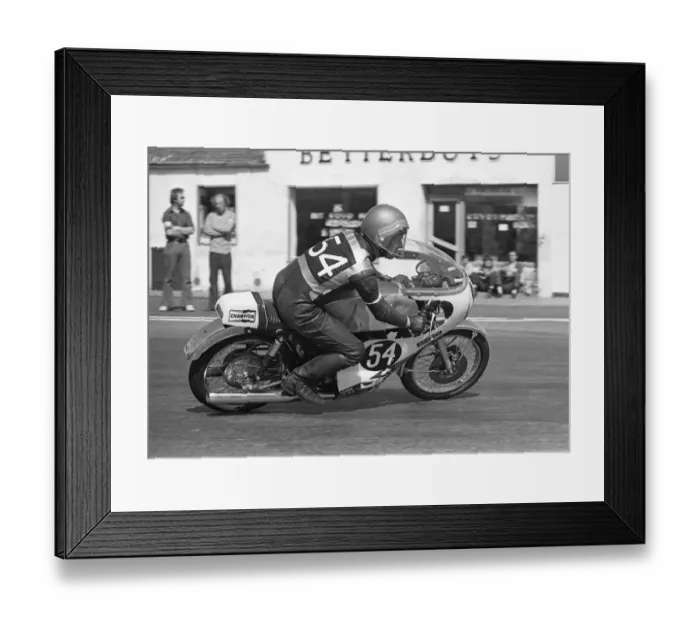 Framed Print : Bill Barker (Yamaha) 1975 Production TT Framed Print : Bill Barker (Yamaha) 1975 Production TT