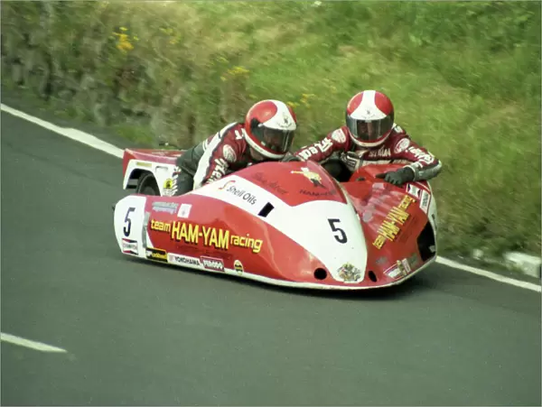 Steve Abbott  /  Shaun Smith at Bedstead Corner 1984 Sidecar TT