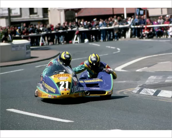 Mick Boddice jnr  /  Chris Hollis (Honda) 1995 Sidecar TT