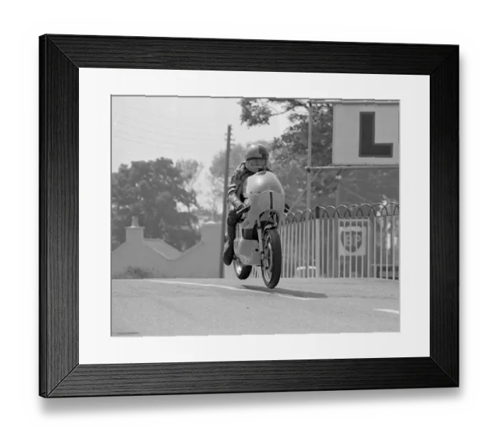 Framed Print : Phil Carpenter (Yamaha) 1975 Senior TT Framed Print : Phil Carpenter (Yamaha) 1975 Senior TT