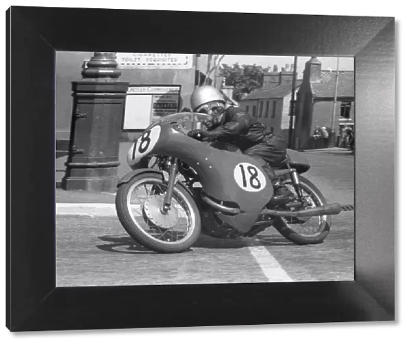 Gary Dickinson (MV) 1959 Ultra Lightweight TT