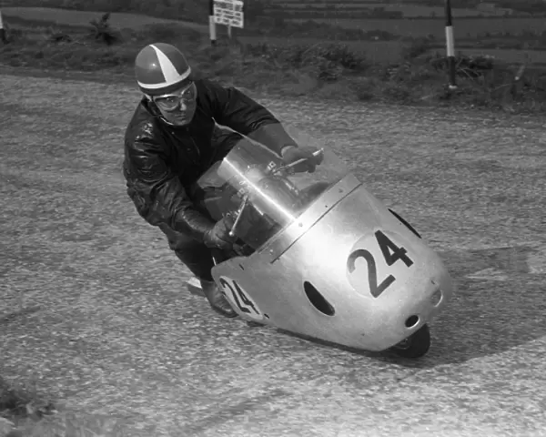 Len Harfield (LCH) 1957 Ultra Lightweight TT