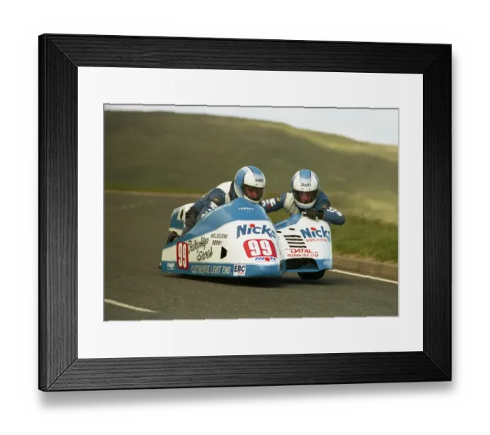 Framed Print : John Holden / David Burgess (Yamaha) 1988 Sidecar TT Framed Print : John Holden / David Burgess (Yamaha) 1988 Sidecar TT