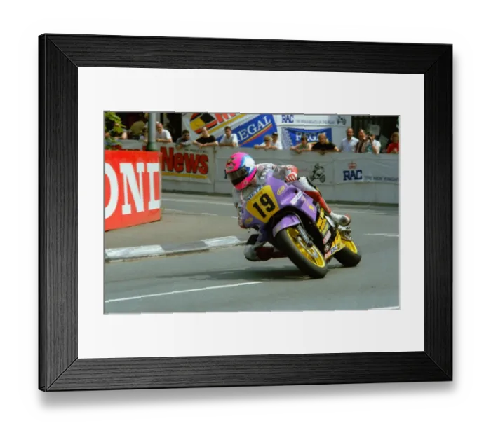 Framed Print : Steve Hislop (Honda) 1992 Supersport 600 TT Framed Print : Steve Hislop (Honda) 1992 Supersport 600 TT