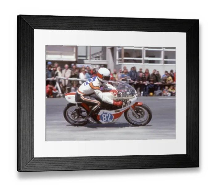 Framed Print : Alan Jones (Yamaha) 1975 Junior TT Framed Print : Alan Jones (Yamaha) 1975 Junior TT