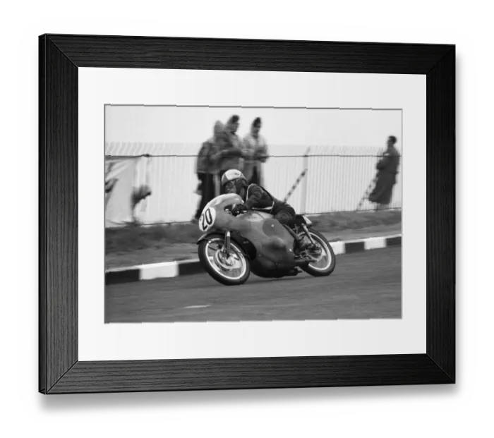 Framed Print : Michio Ichino (Suzuki) 1961 Ultra Lightweight TT