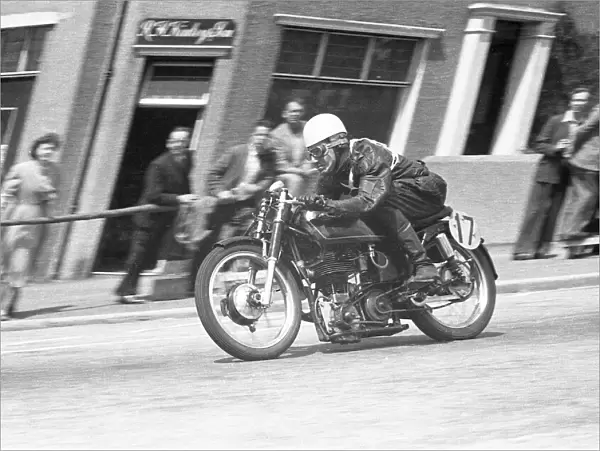 Eric Houseley (Velocette) 1954 Lightweight TT