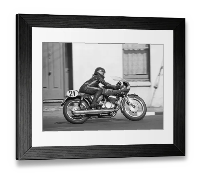 Framed Print : Dave Kirwan (Suzuki) 1975 Production TT