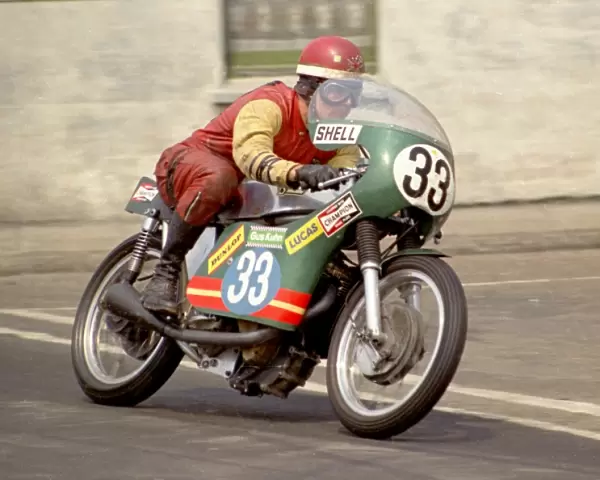 Pat Mahoney (Kuhn Seeley) 1970 Junior TT