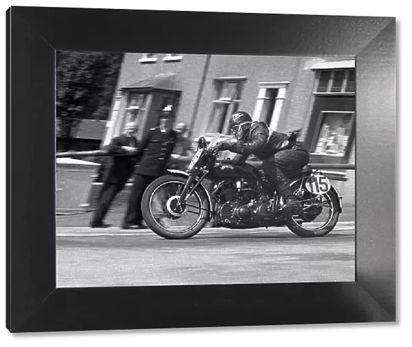 Richard Madsen-Mygdal (Vincent) 1953 1000 Clubman TT