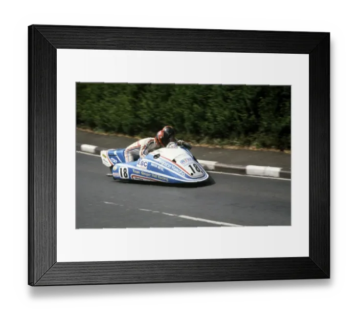 Framed Print : Dave Molyneux & Paul Kneale (Bregazzi Yamaha) 1987 Sidecar TT Framed Print : Dave Molyneux & Paul Kneale (Bregazzi Yamaha) 1987 Sidecar TT