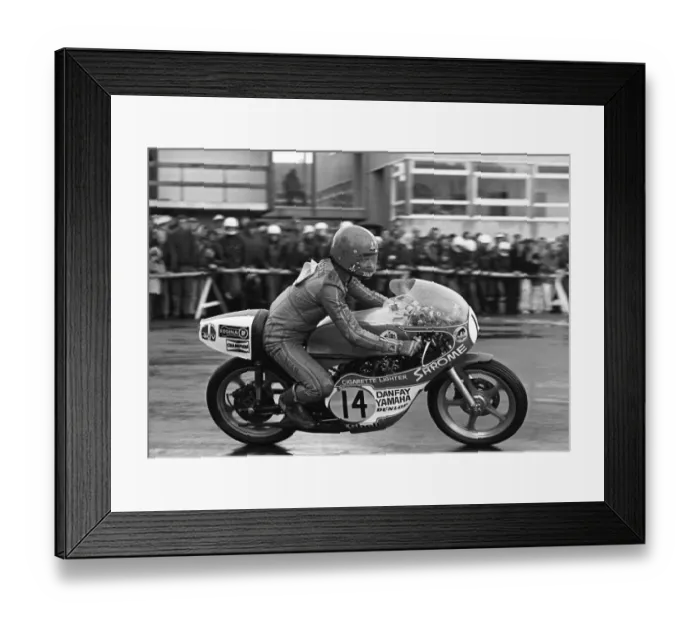 Framed Print : Chas Mortimer (Yamaha) 1975 Senior TT Framed Print : Chas Mortimer (Yamaha) 1975 Senior TT