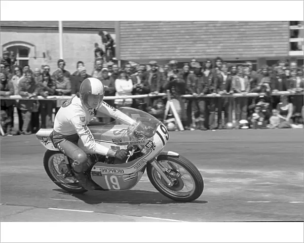 Roger Nichols (Shepherd Suzuki) 1975 Junior TT