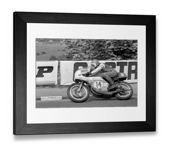 Framed Print : Roger Nichols (Suzuki) 1973 Senior TT Framed Print : Roger Nichols (Suzuki) 1973 Senior TT