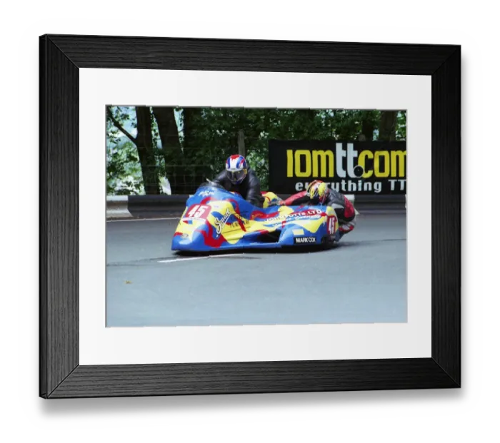 Framed Print : John Potts  /  Mark Cox (Yamaha) 2002 Sidecar TT