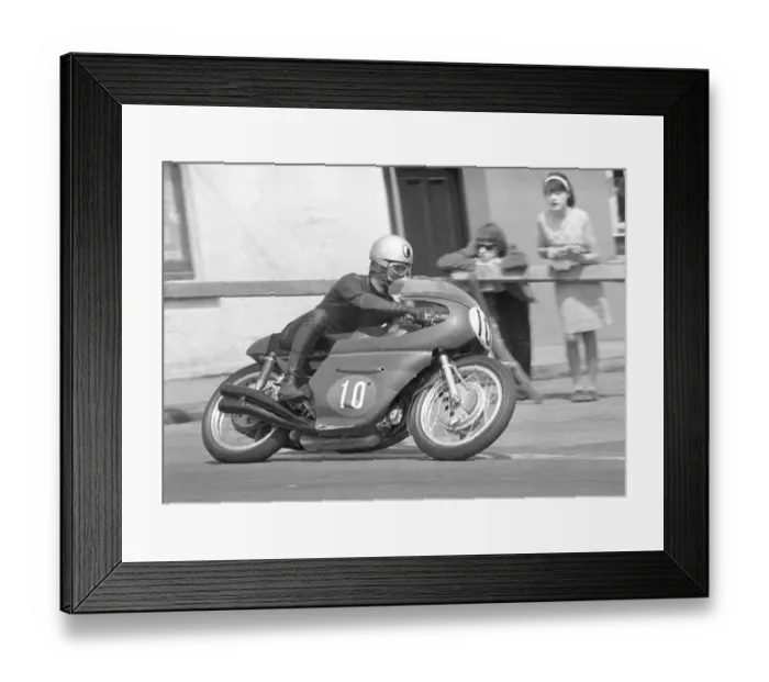 Framed Print : Renzo Pasolini (Benelli) 1967 Junior TT Framed Print : Renzo Pasolini (Benelli) 1967 Junior TT