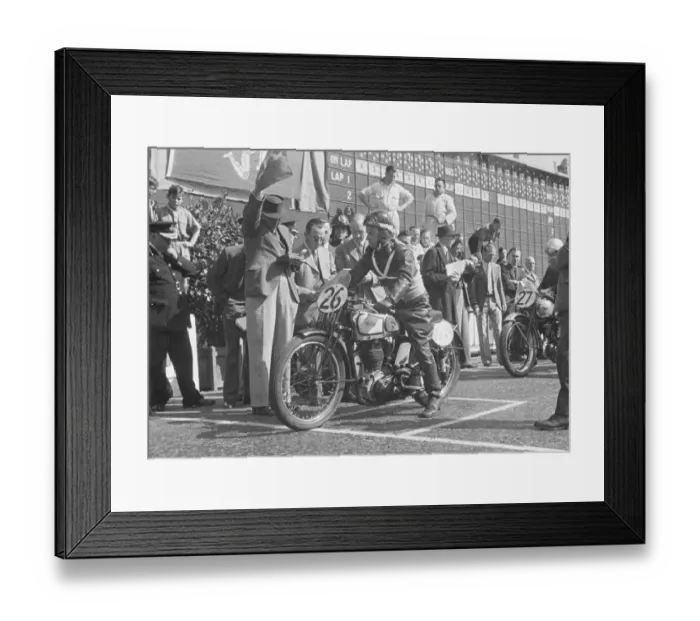 Framed Print : Dennis Parkinson (Norton) 1947 Junior Clubman TT Framed Print : Dennis Parkinson (Norton) 1947 Junior Clubman TT