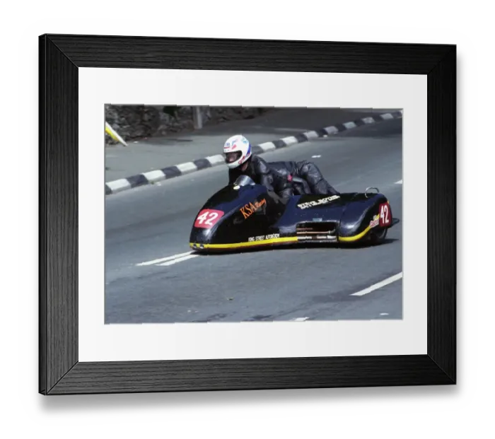 Framed Print : Alan Shand & Bill Middleton (Baker Honda) 1994 Sidecar TT Framed Print : Alan Shand & Bill Middleton (Baker Honda) 1994 Sidecar TT