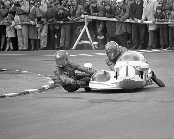 Siegfried Schauzu & Wolfgang Kalauch (BMW) 1975 1000cc Sidecar TT