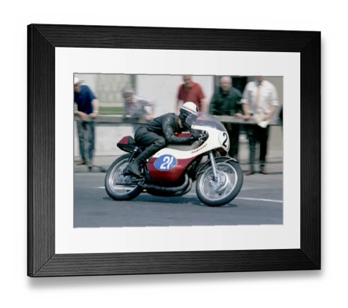Framed Print : Dave Simmonds (Kawasaki) 1967 Junior TT Framed Print : Dave Simmonds (Kawasaki) 1967 Junior TT