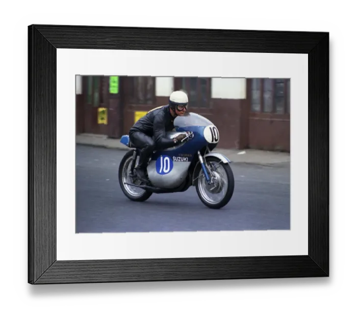 Framed Print : Malcolm Uphill (Crooks Suzuki) 1968 Junior TT Framed Print : Malcolm Uphill (Crooks Suzuki) 1968 Junior TT