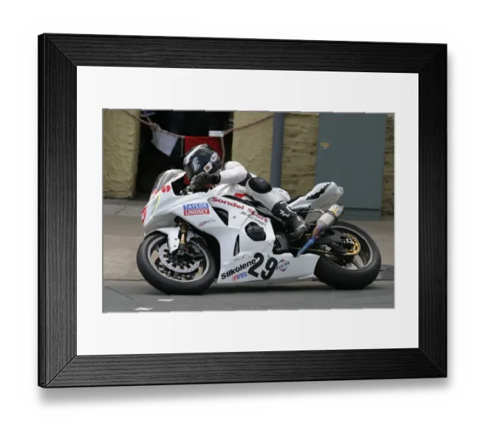 Framed Print : Sergio Romero (Suzuki) 2010 Superstock TT