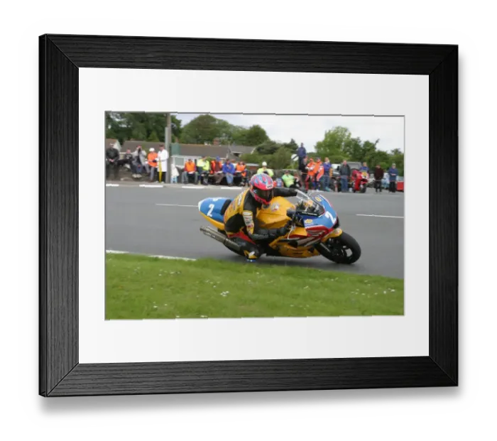 Framed Print : Jim Moodie (V&M Triumph) 2003 Production 600 TT
