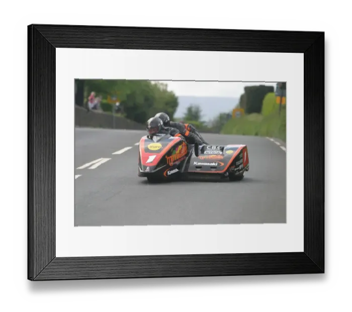 Framed Print : Dave Molyneux & Patrick Farrance (Kawasaki) 2012 Sidecar TT
