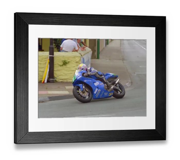 Framed Print : Nigel Beattie (Honda), winner 2002 Lightweight Manx Grand Prix Framed Print : Nigel Beattie (Honda), winner 2002 Lightweight Manx Grand Prix