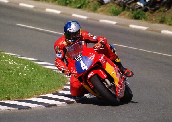 Adrian Archibald (Red Bull Honda) 2002 Junior 600 TT