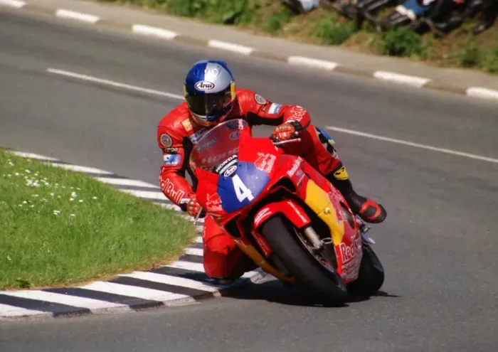 Framed Print : Adrian Archibald (Red Bull Honda) 2002 Junior 600 TT Framed Print : Adrian Archibald (Red Bull Honda) 2002 Junior 600 TT