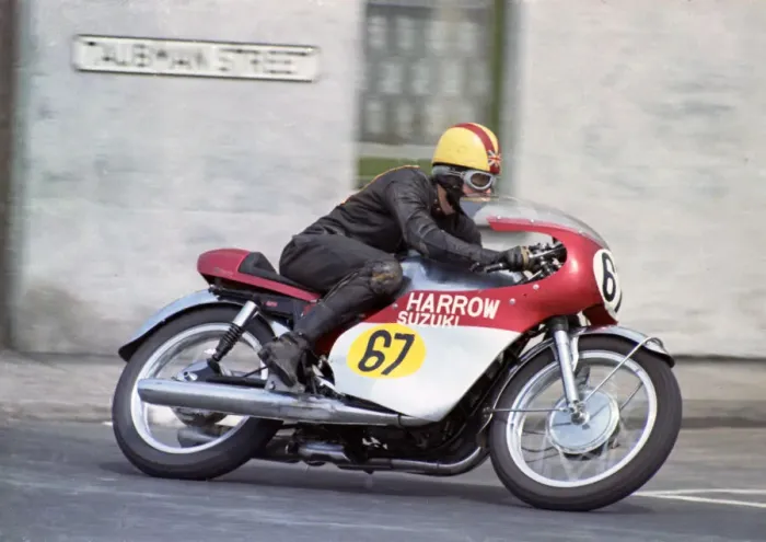 Framed Print : Adrian Cooper (Suzuki) 1969 Senior TT Framed Print : Adrian Cooper (Suzuki) 1969 Senior TT