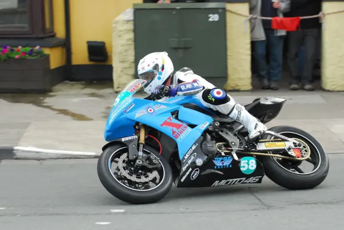 Framed Print : Adrian Cox (Kawasaki) 2014 Lightweight TT Framed Print : Adrian Cox (Kawasaki) 2014 Lightweight TT