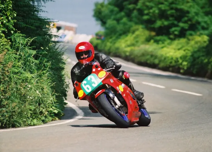 Framed Print : Adrian Crossan (Kawasaki) 2004 Lighweight 400 TT Framed Print : Adrian Crossan (Kawasaki) 2004 Lighweight 400 TT