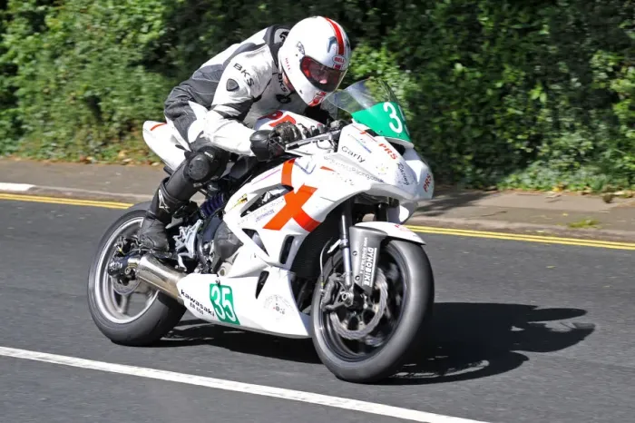 Framed Print : Adrian Harrison (Kawasaki) 2014 Lightweight TT Framed Print : Adrian Harrison (Kawasaki) 2014 Lightweight TT