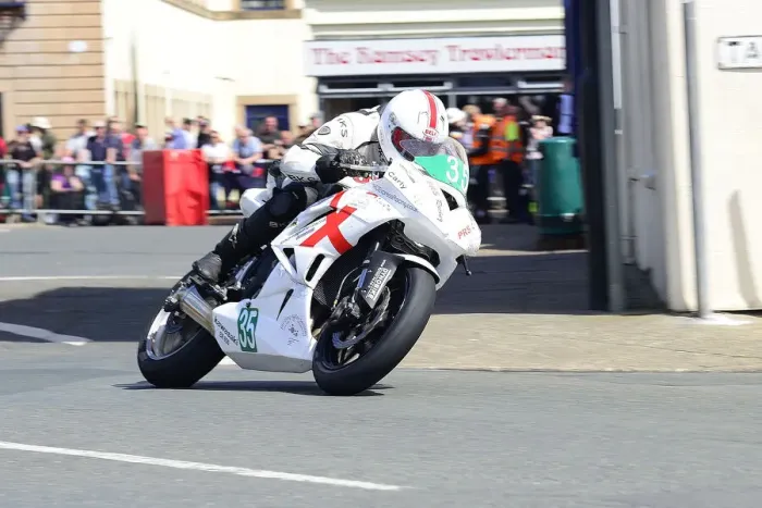 Framed Print : Adrian Harrison (Kawasaki) 2014 Lightweight TT Framed Print : Adrian Harrison (Kawasaki) 2014 Lightweight TT