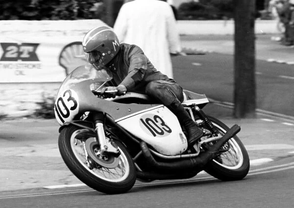 Adrian Marsh (Suzuki) 1977 Senior Manx Grand Prix