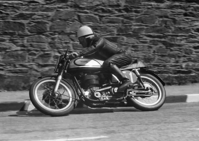 Framed Print : Bill Aislabie (Norton) 1955 Senior TT Framed Print : Bill Aislabie (Norton) 1955 Senior TT