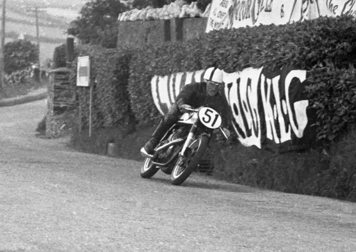 Framed Print : Bill Aislabie (Norton) 1955 Senior TT Framed Print : Bill Aislabie (Norton) 1955 Senior TT