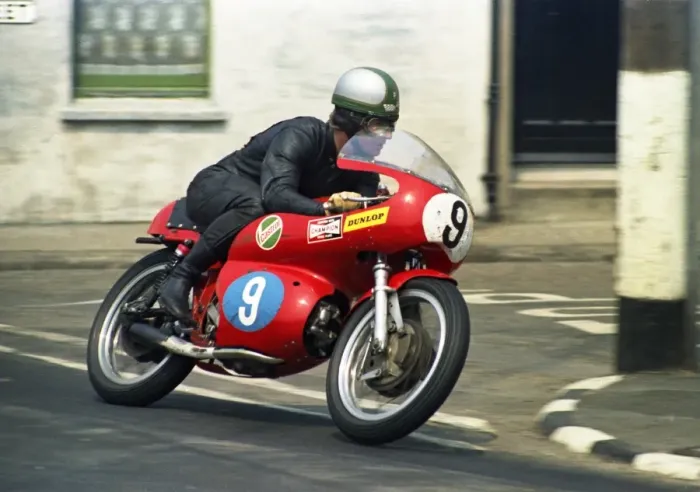 Framed Print : Alan Barnett (Aermacchi) 1970 Junior TT Framed Print : Alan Barnett (Aermacchi) 1970 Junior TT
