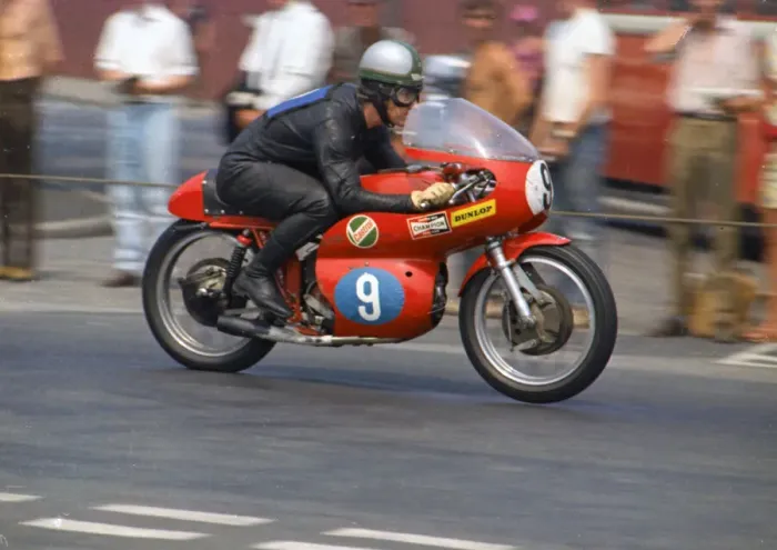 Framed Print : Alan Barnett (Aermacchi) 1970 Junior TT Framed Print : Alan Barnett (Aermacchi) 1970 Junior TT