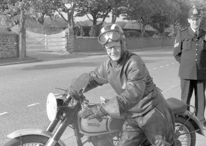 Framed Print : Alan Brodrick (Norton) 1954 Clubman Junior TT Framed Print : Alan Brodrick (Norton) 1954 Clubman Junior TT